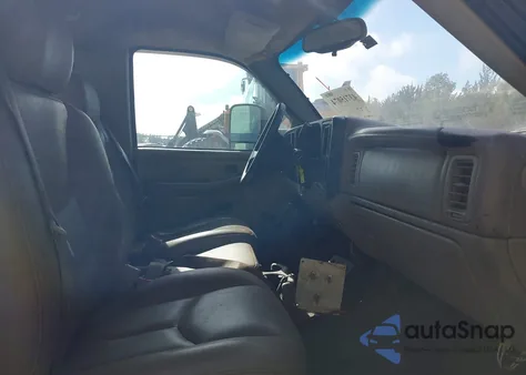 2005 Chevrolet Silverado 1500 Work Truck z USA, uszkodzony, nr VIN 1GCEC14V45Z184239